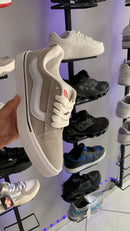 Tênis Casual Cinza Claro com Detalhe Branco