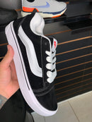 Tênis Casual Preto com Detalhe Branco